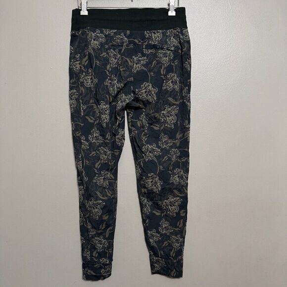 Athleta Trekkie North Printed Jogger Pants Sz 4 Terra Firma Olive Green #657666 - Picture 3 of 6